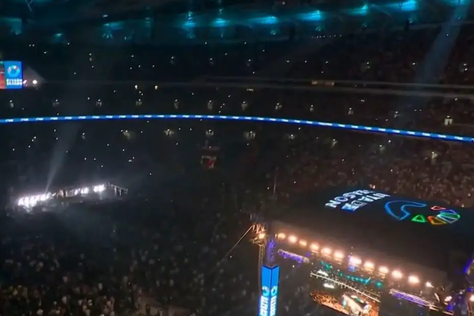 Liam Gallagher Plays In Front Of More Than 98,000 People At Joshua vs Dubois Wembley Stadium Fight