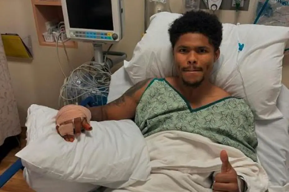 Shakur Stevenson Reacts To Horrific Broken Hand Injury