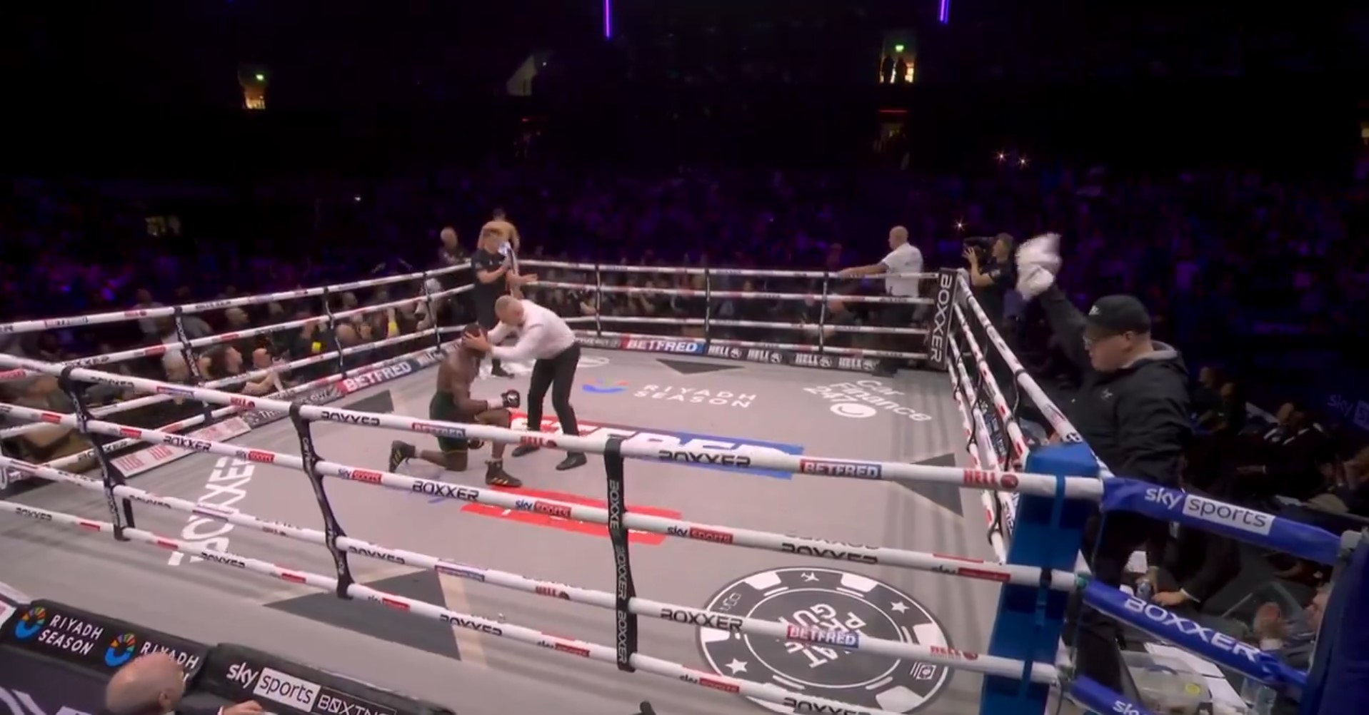 Ohara Davies Knocked Out