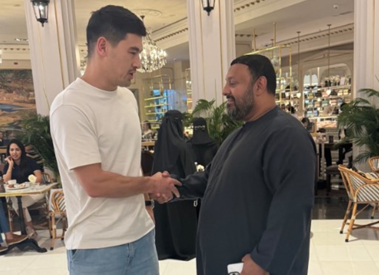 Dmitry Bivol Meets Prince Naseem Hamed