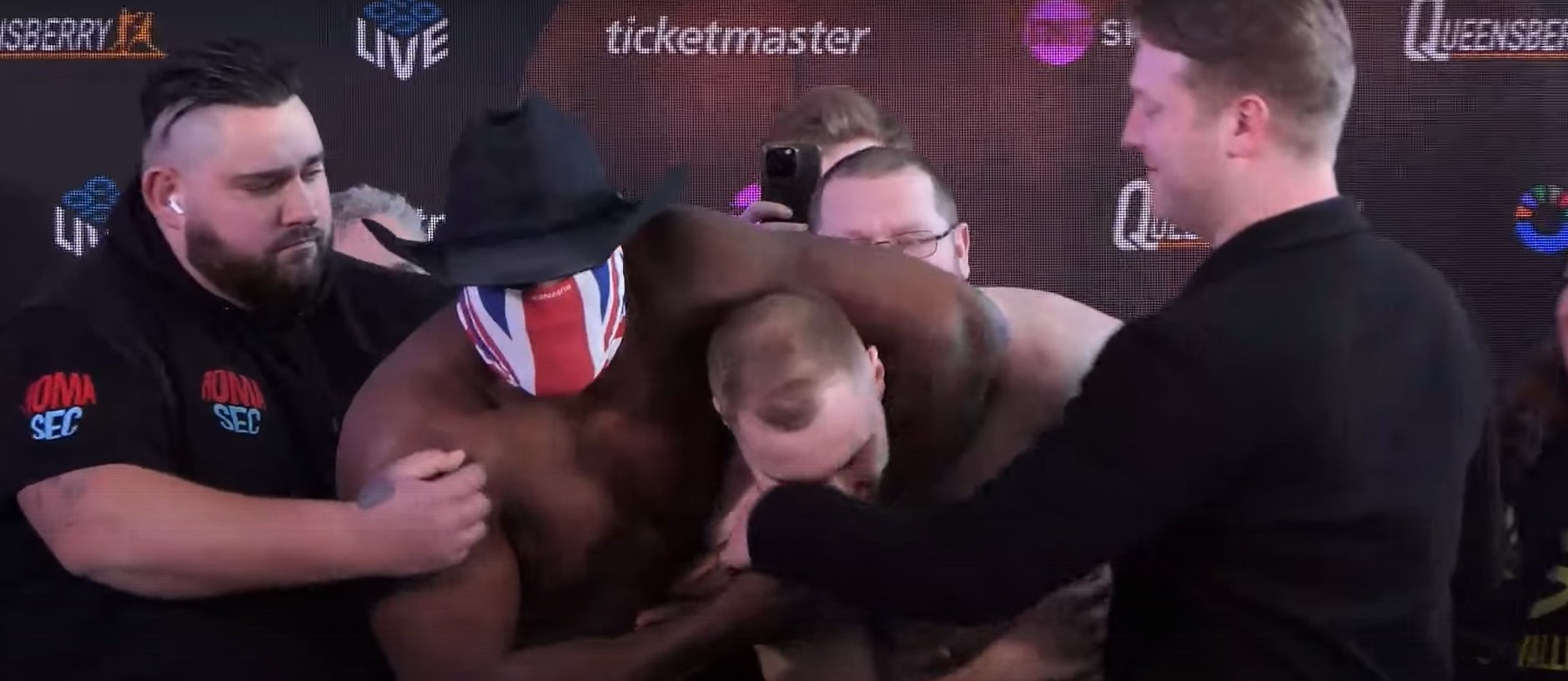 Heavyweight Gets Opponent In Headlock Before Fight