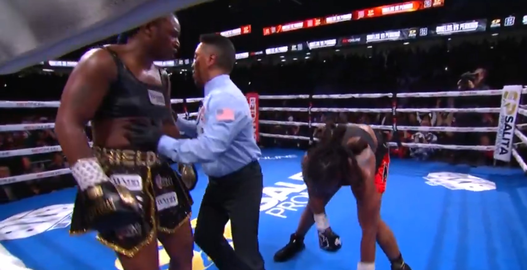 Boxing Fans React To Claressa Shields Becoming First Ever Undisputed Women's Heavyweight Champion