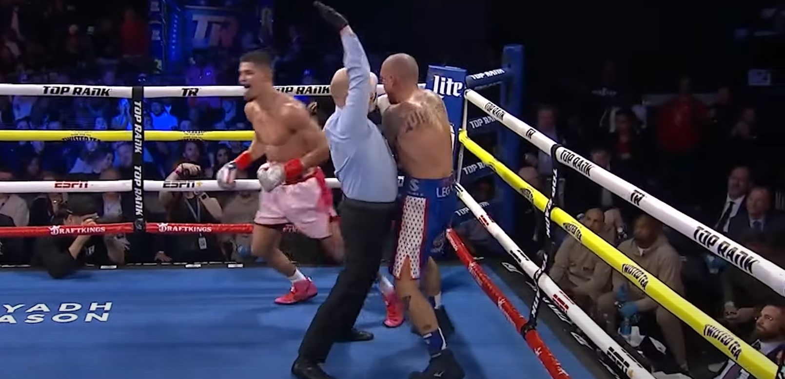 Boxing World Reacts To Xander Zayas Round 9 TKO