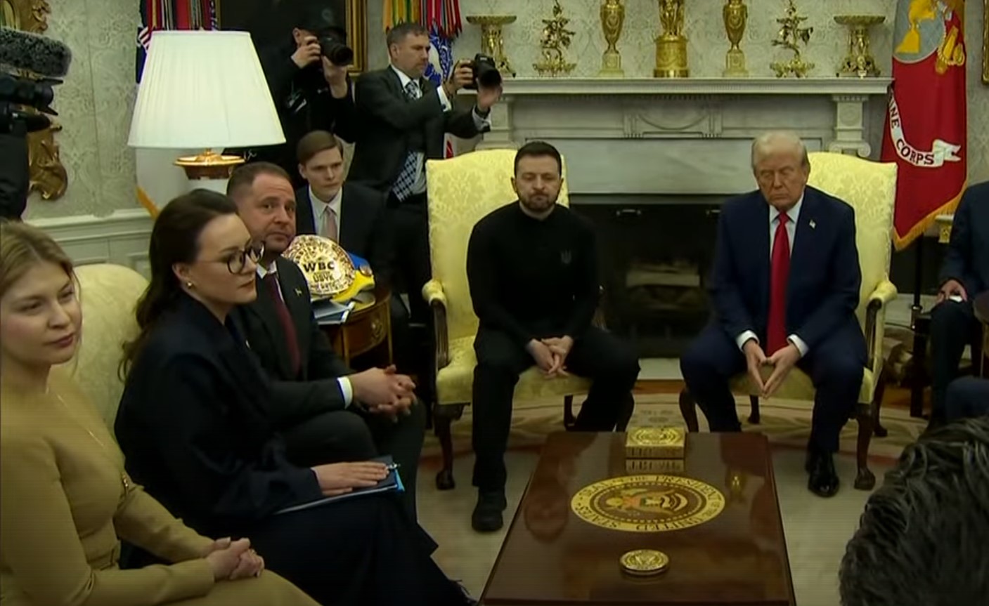 Usyk Heavyweight Belt Gifted From Zelensky To Trump