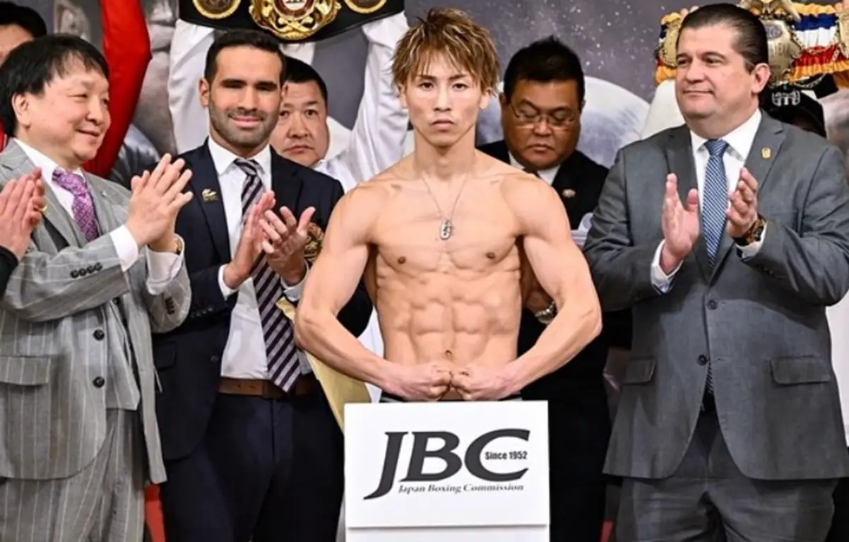 Naoya Inoue Reacts To Boxer Kicking Opponent