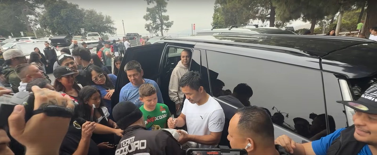 Despite Brutal Training Manny Pacquiao Still Makes Time For Fans In LA 3 pacman 1