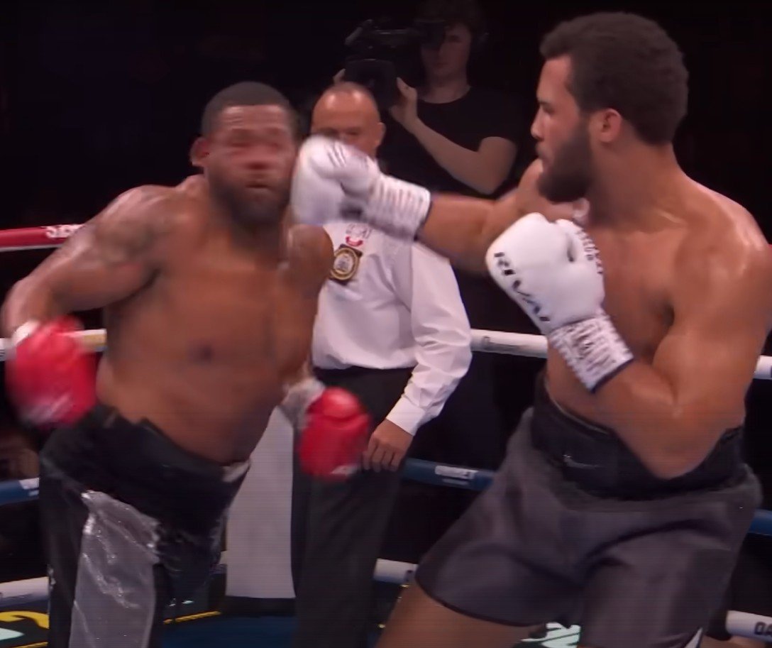 Moses Itauma Brutally Knocks Out Mike Balogun 3 right hand