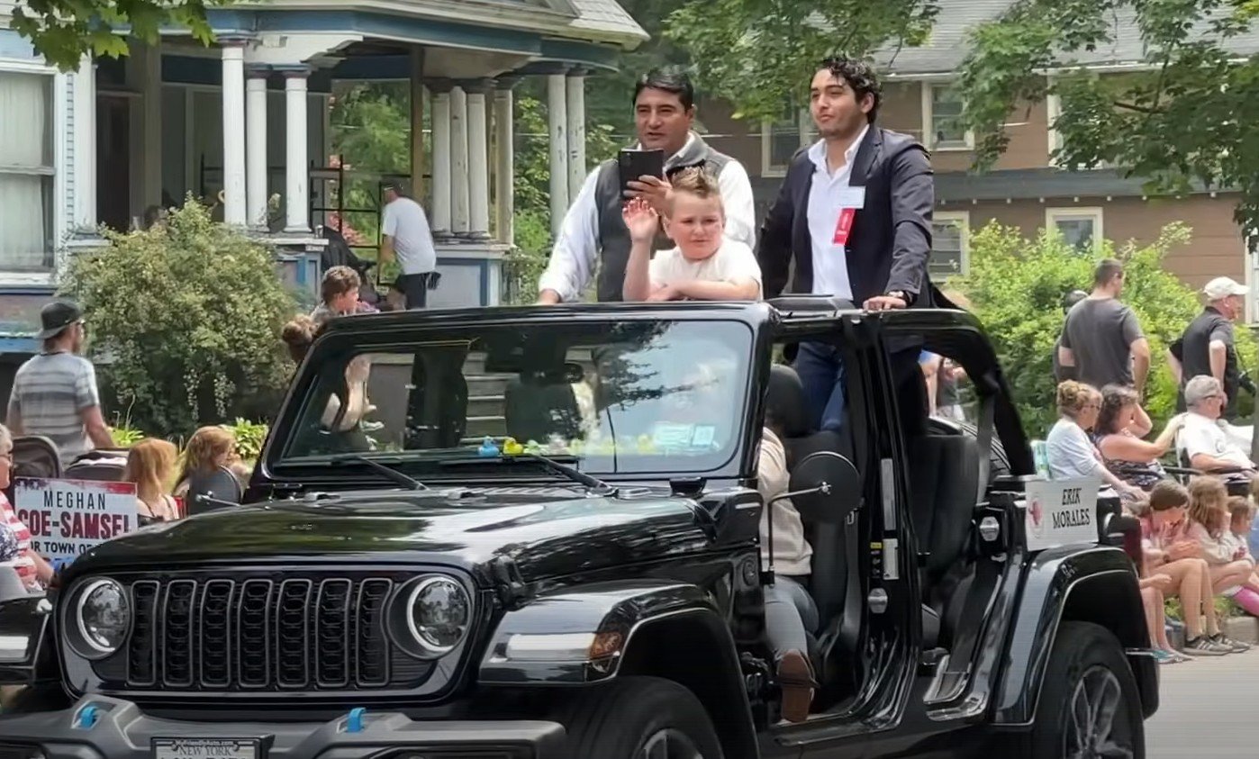 Photos: Pacquiao, Morales and Fellow 2025 Boxing Hall Of Fame Inductees In Classic Vintage Car Parade In New York 3 2a