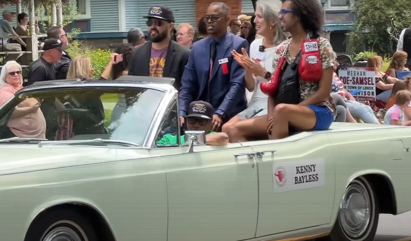 Photos: Pacquiao, Morales and Fellow 2025 Boxing Hall Of Fame Inductees In Classic Vintage Car Parade In New York 4 4y5y