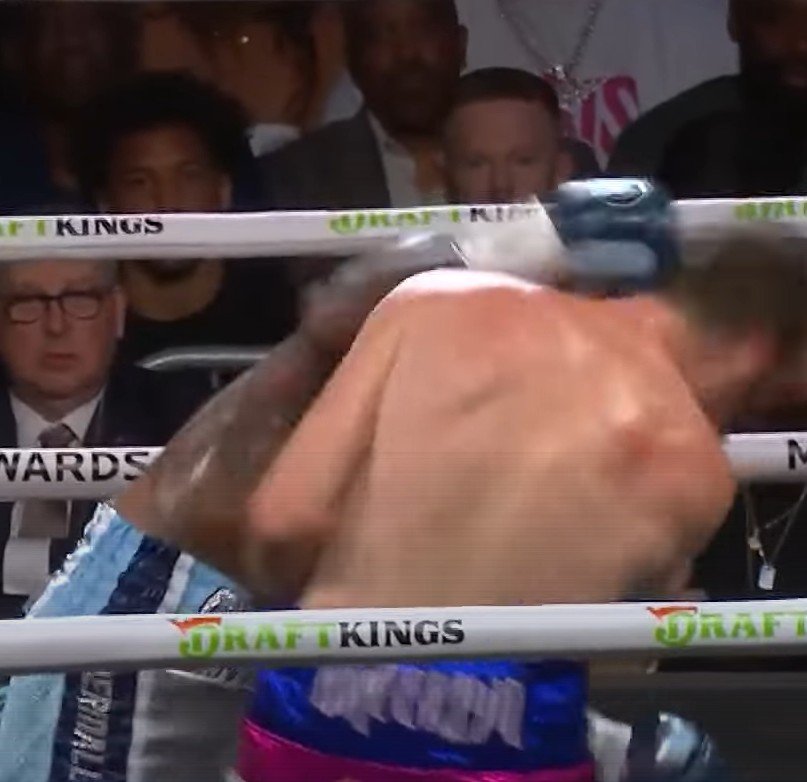 Jermall Charlo Comes Back To Boxing With TKO 4 a1