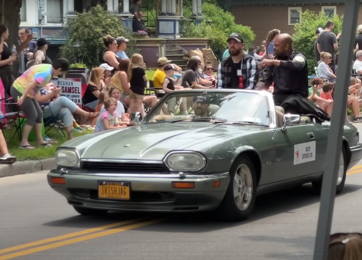 Photos: Pacquiao, Morales and Fellow 2025 Boxing Hall Of Fame Inductees In Classic Vintage Car Parade In New York 6 t43t
